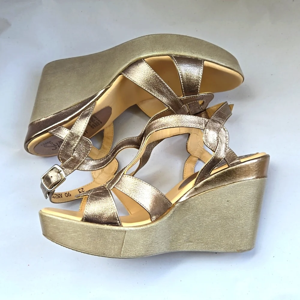 Suave Caminar Gold Metallic Strappy Wedge Heels Women's size 5.5 - Picture 5 of 8